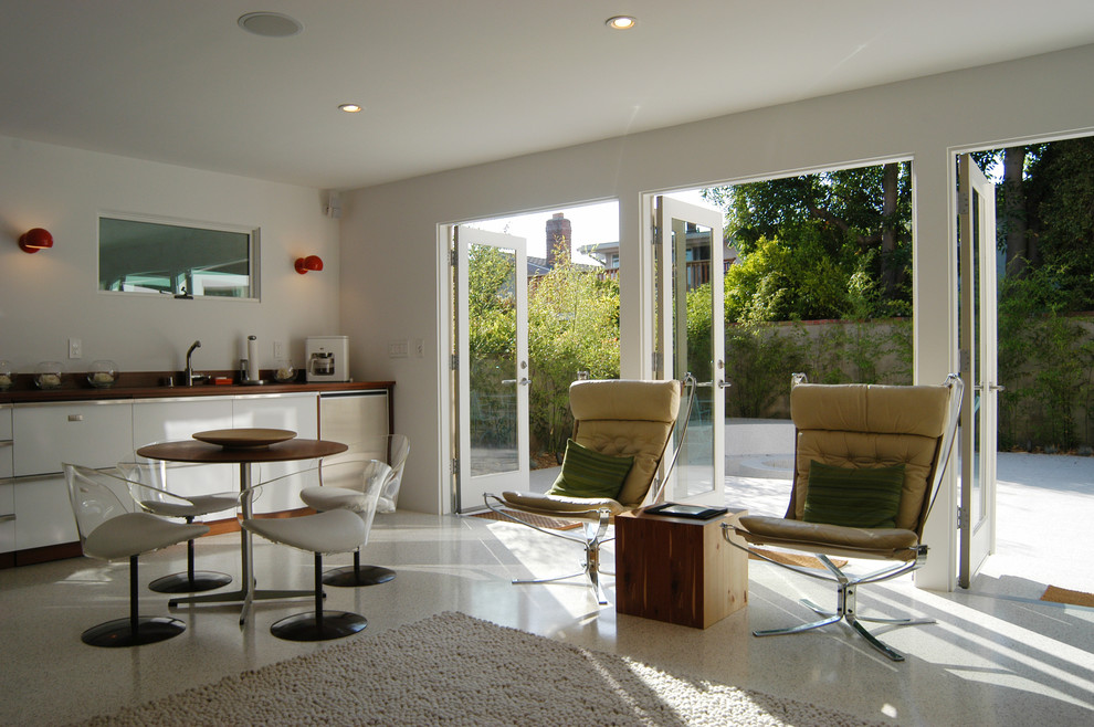 Photo of a contemporary family room in Los Angeles with white walls.