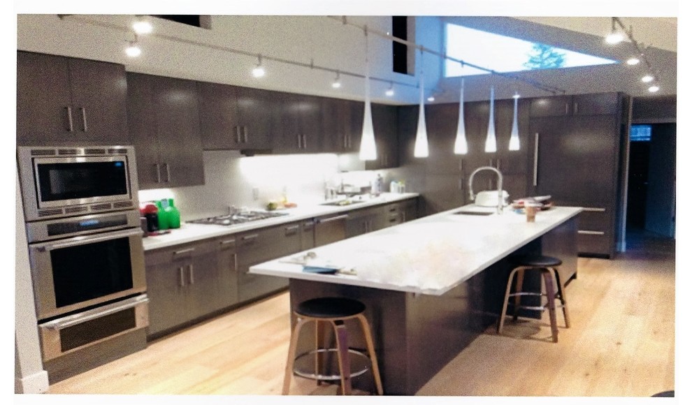 Example of a transitional kitchen design in San Francisco