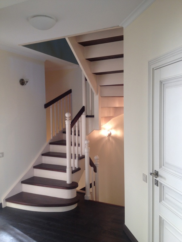 Деревянная лестница Пиано