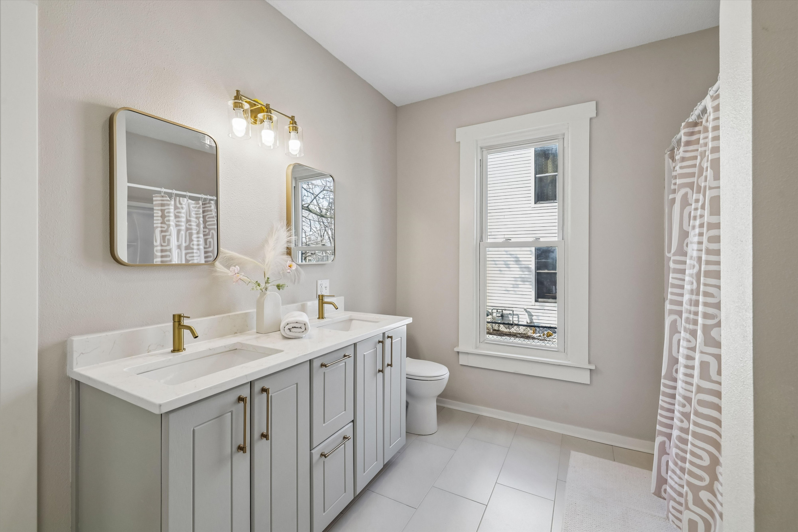 Bathroom - mid-century modern bathroom idea in Other