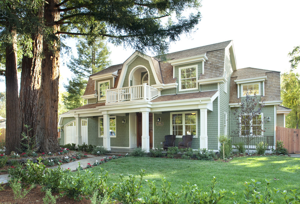 Inspiration for a mid-sized traditional two-storey exterior in San Francisco with wood siding and a gambrel roof.
