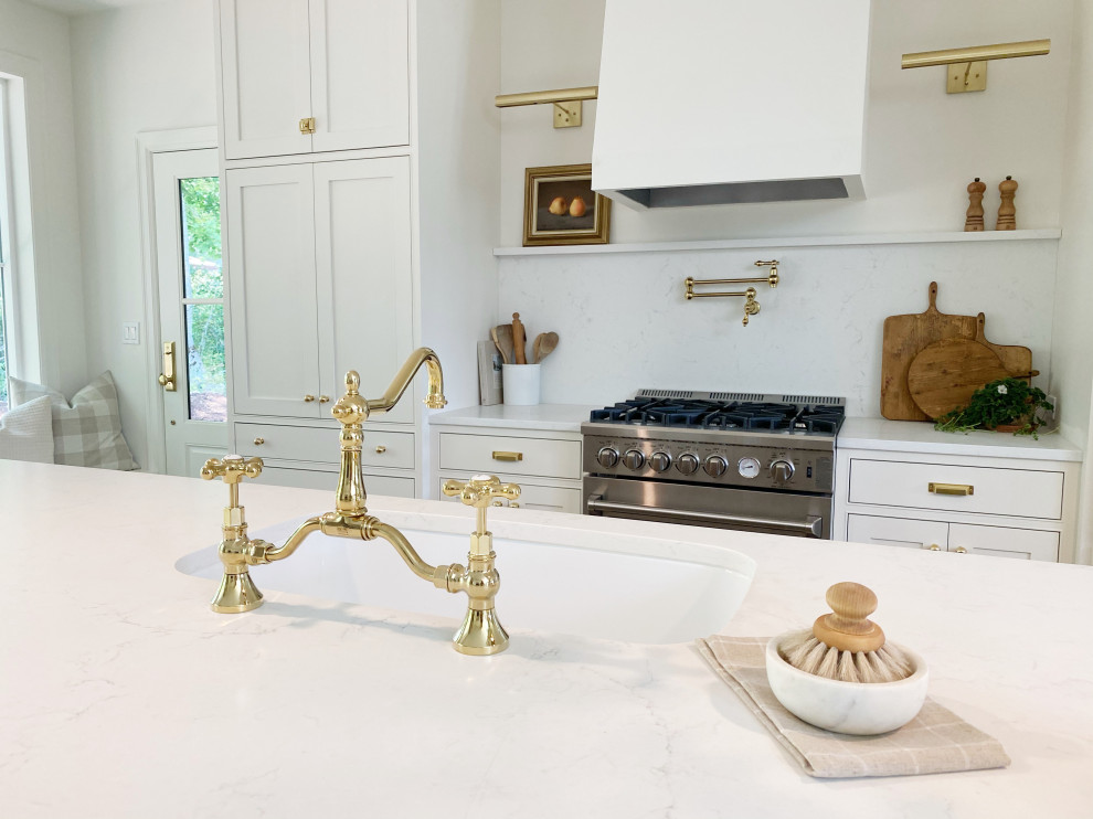 Kitchen - kitchen idea in Seattle