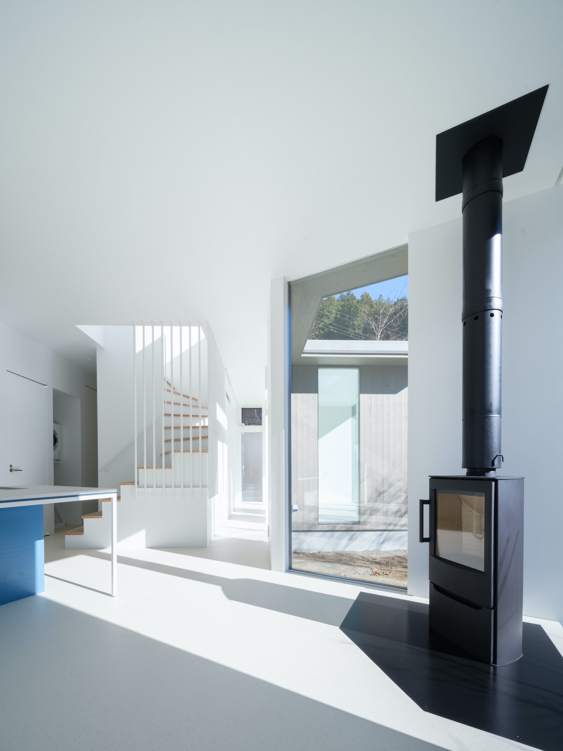 Minimalist living room photo in Other