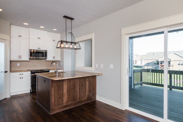 Kitchen - transitional kitchen idea