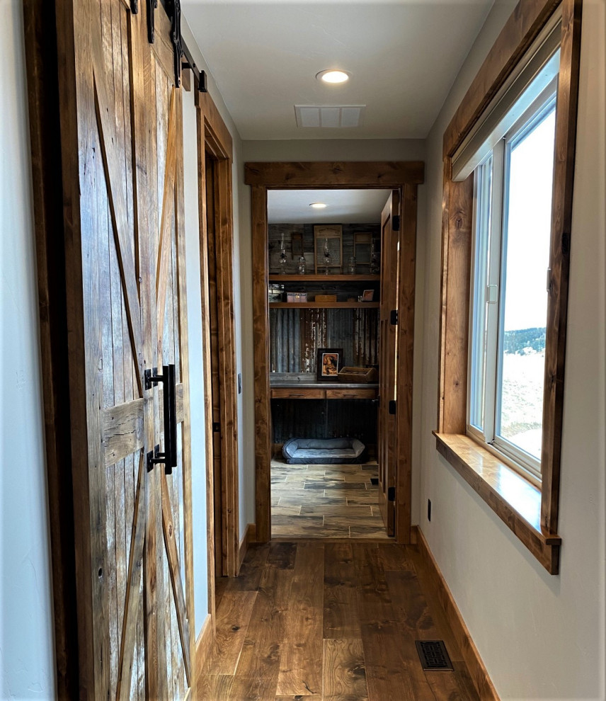 Home design - rustic home design idea in Denver