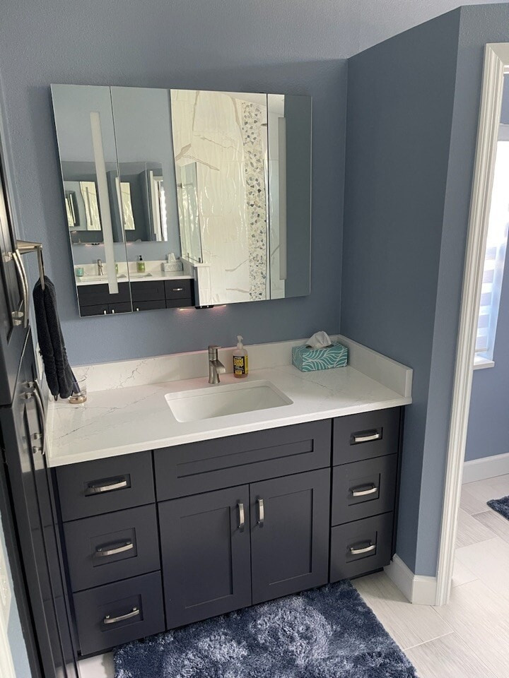 Inspiration for a mid-sized contemporary master bathroom in Tampa with black cabinets, a corner shower, engineered quartz benchtops, an open shower, a single vanity and a built-in vanity.