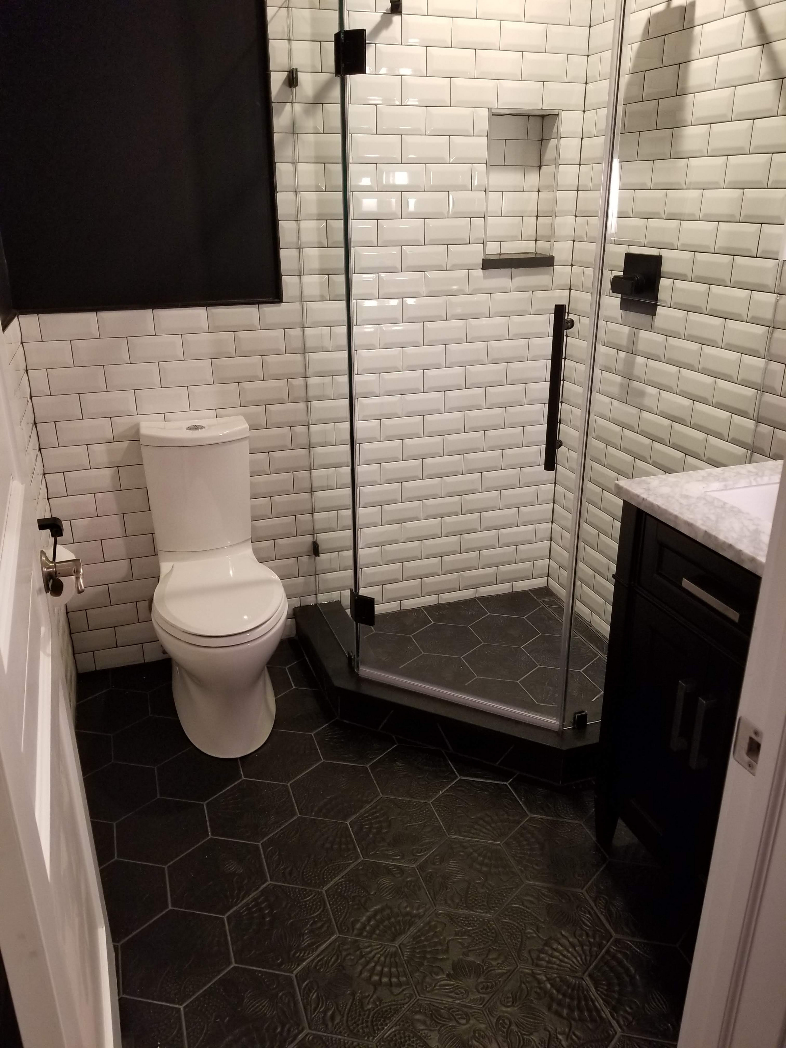 black and  withe  space saver  shower