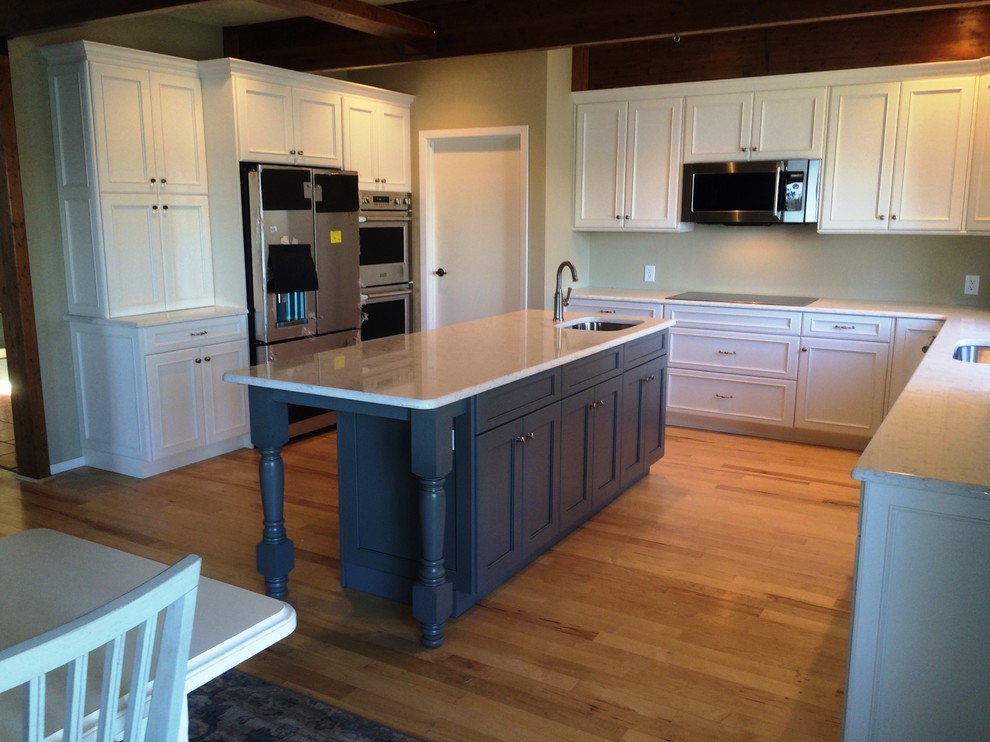 Kitchen - transitional kitchen idea