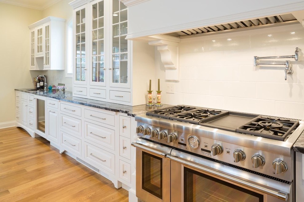 Transitional kitchen photo in Cincinnati