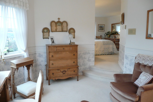 Frenchflair traditional-bedroom