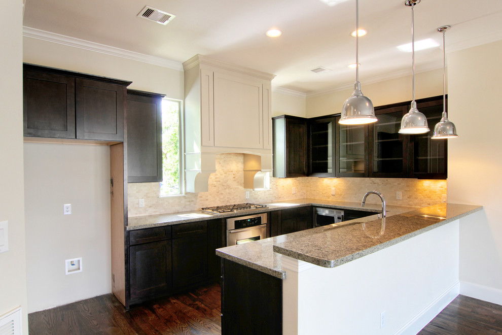 Transitional kitchen photo in Houston