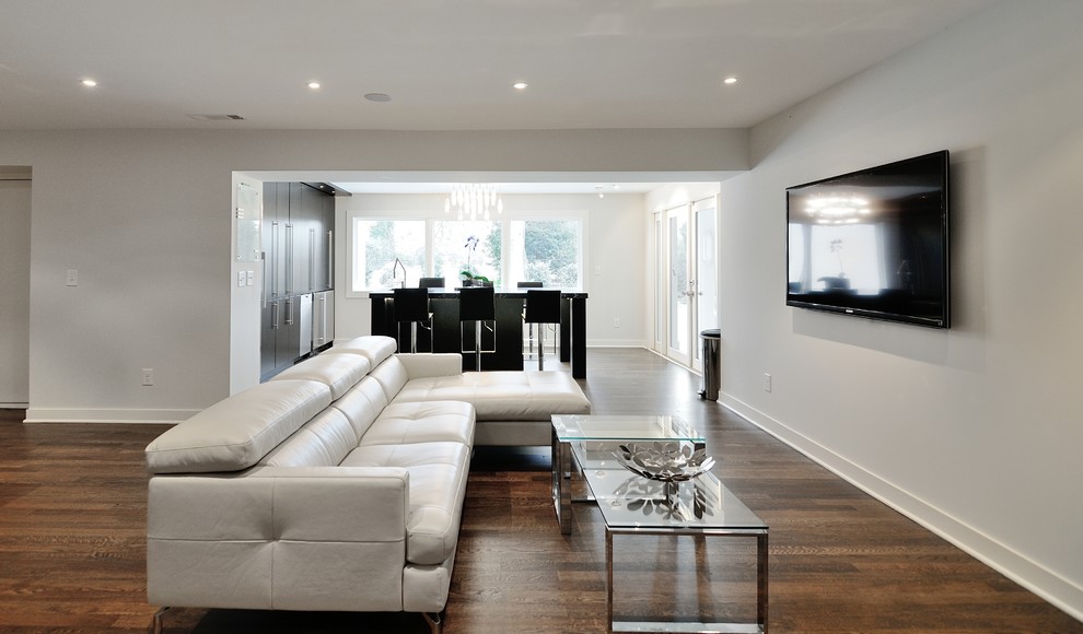 Minimalist basement photo in Atlanta