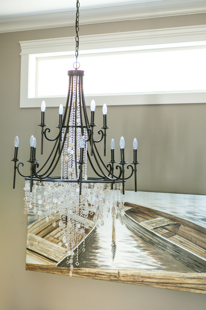 Example of a transitional entryway design in Seattle