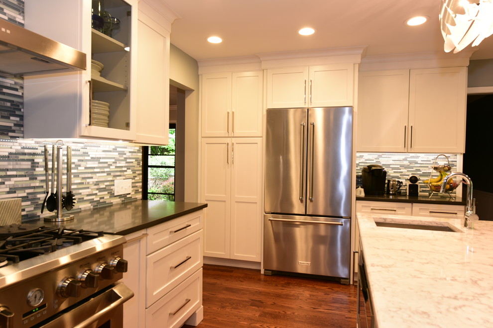 Inspiration for a transitional kitchen remodel in Chicago