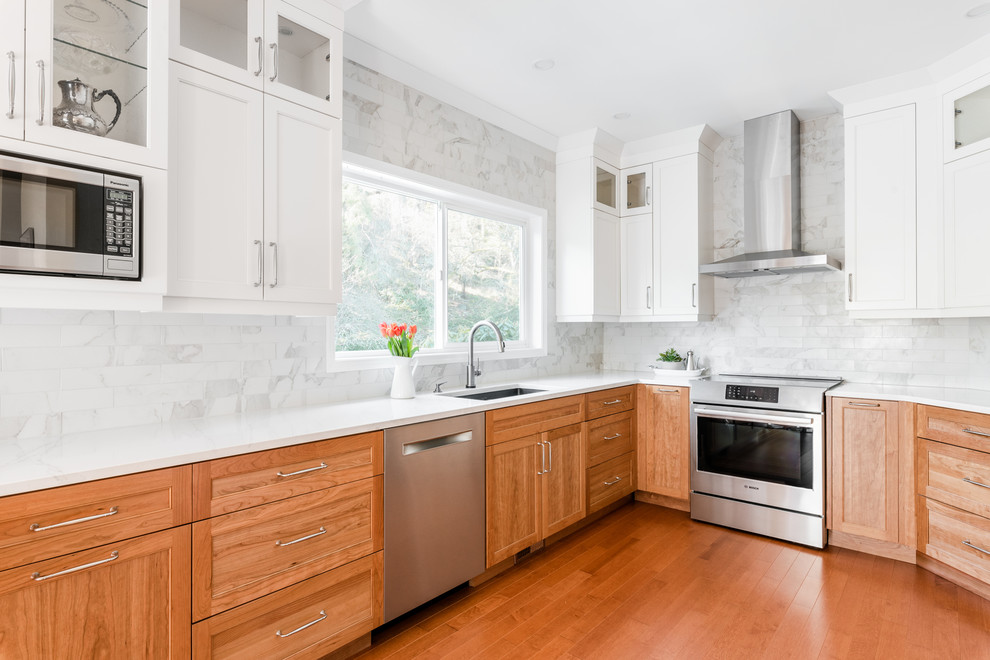 Example of a mid-sized transitional kitchen design
