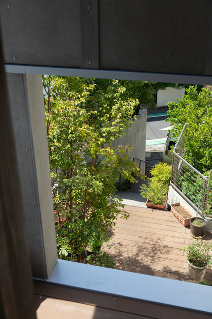 代田の家 moderno-patio
