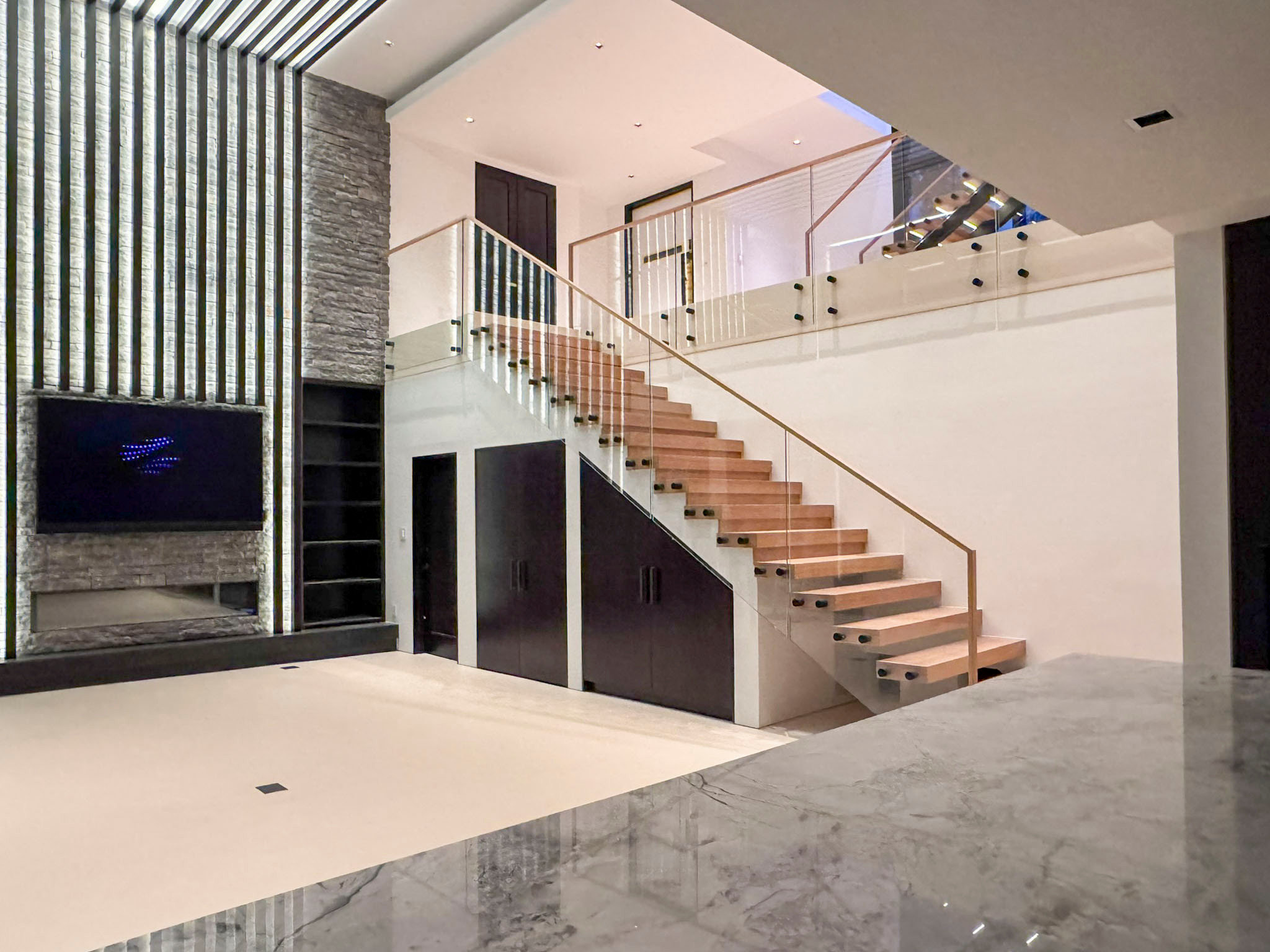 126_Visually Open and Light Contemporary Staircase, Mclean, VA 22102