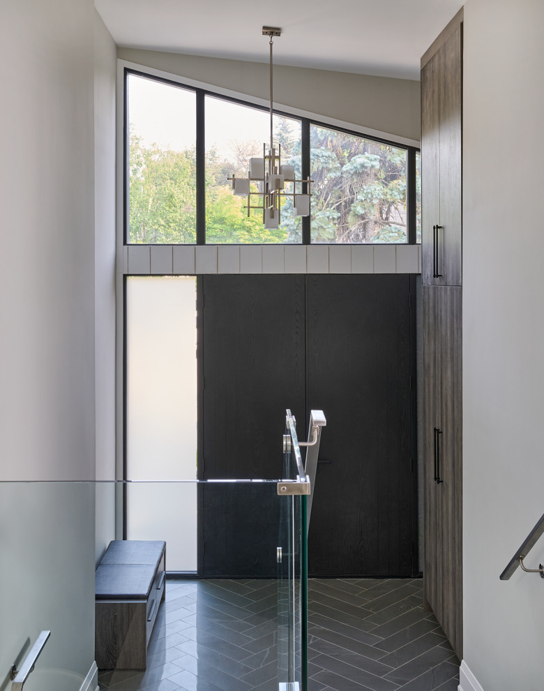 Transitional home design photo in Toronto