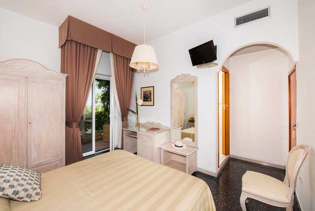 Hotel Pellegrino - Camera da Letto traditional-bedroom
