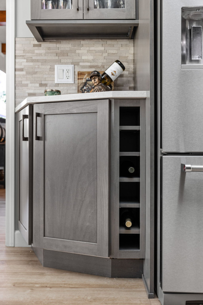 Inspiration for a transitional kitchen remodel in Indianapolis