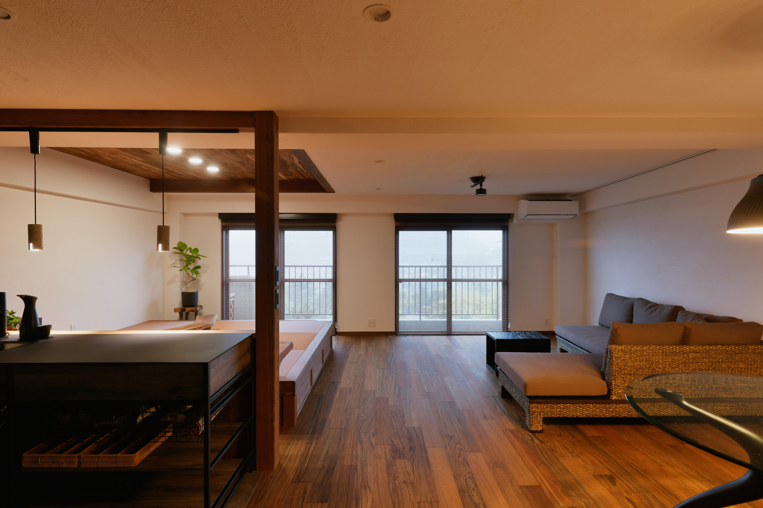 【広々リビング】天然木を贅沢に使ったマンションリノベーション