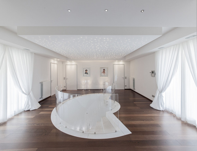 ABSOLUTE WHITE contemporaneo-escalera