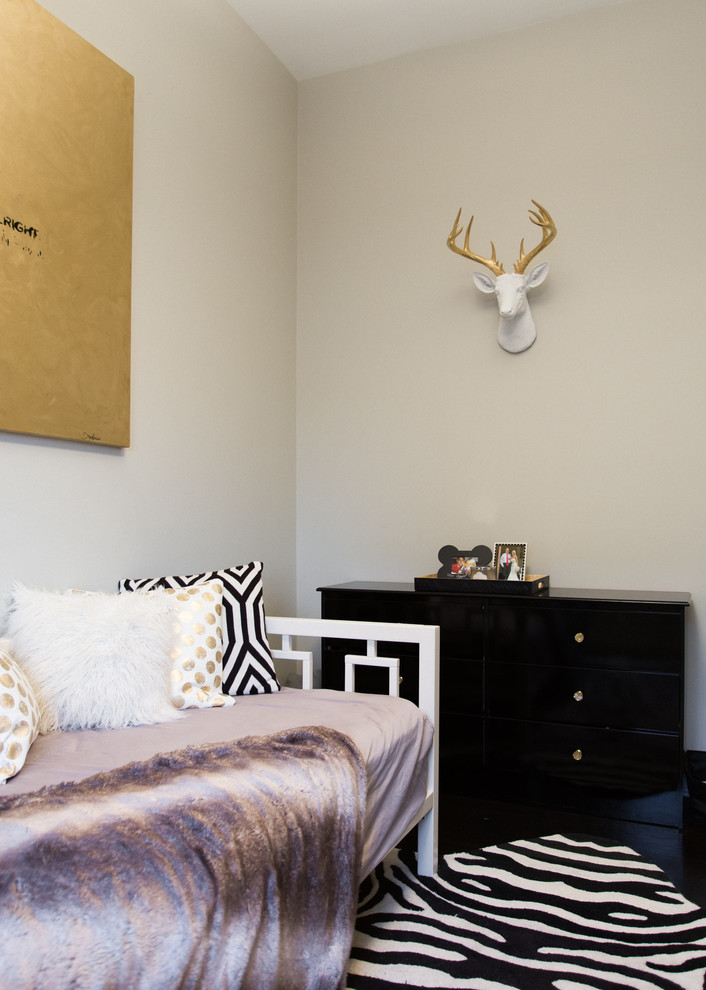 Inspiration for a transitional home design remodel in Chicago