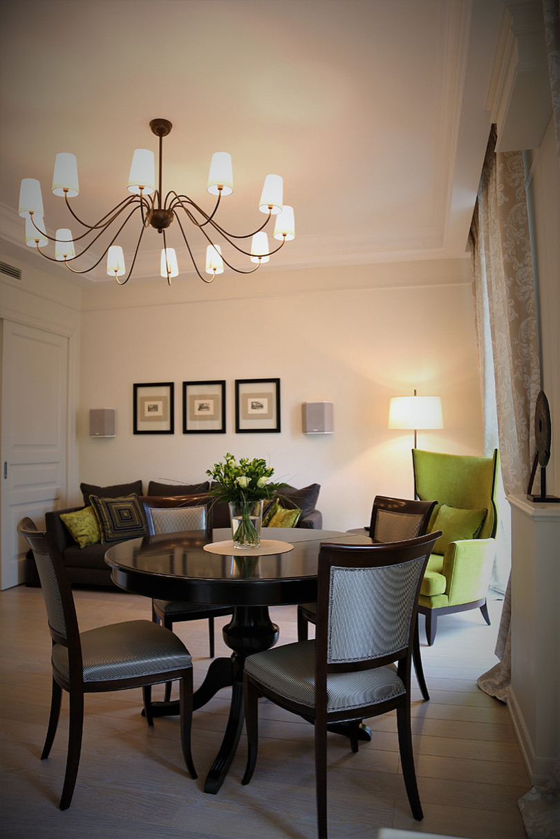 Сталинка на набережной