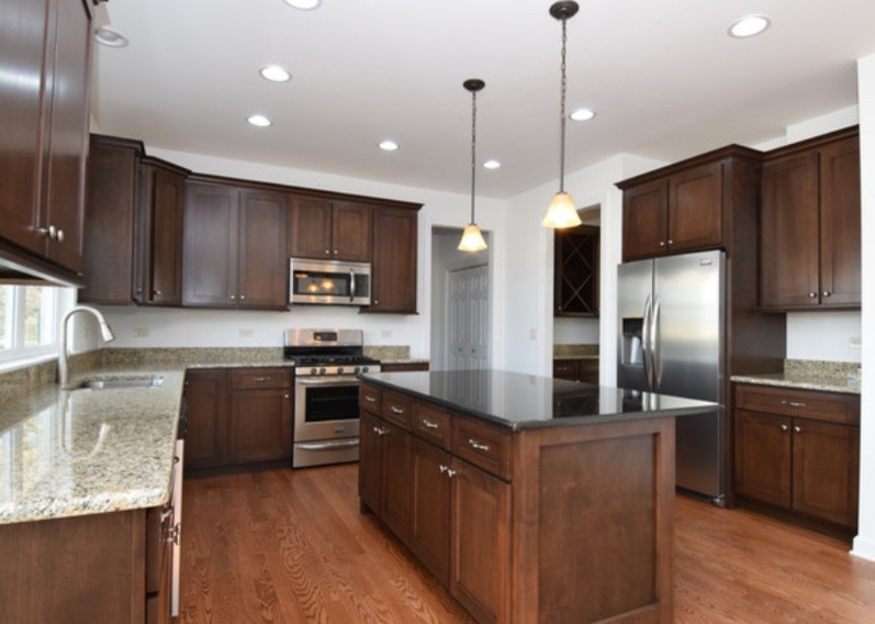 This is an example of a large modern kitchen in Chicago.