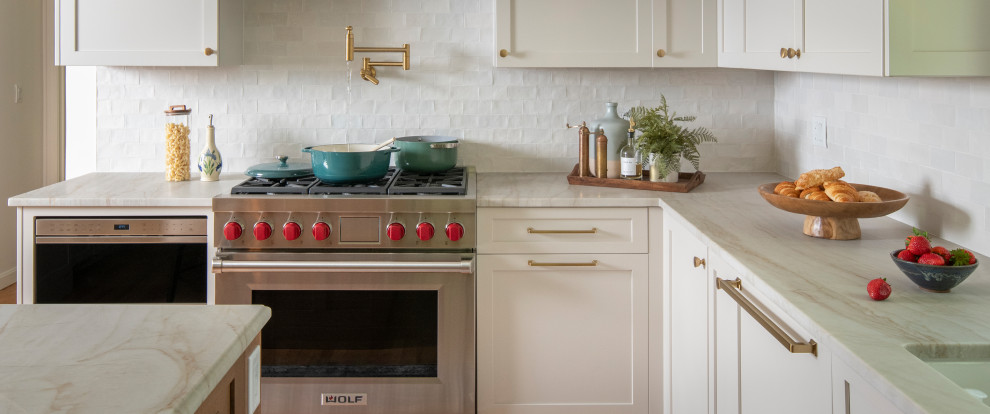 Kitchen - transitional kitchen idea in Boston