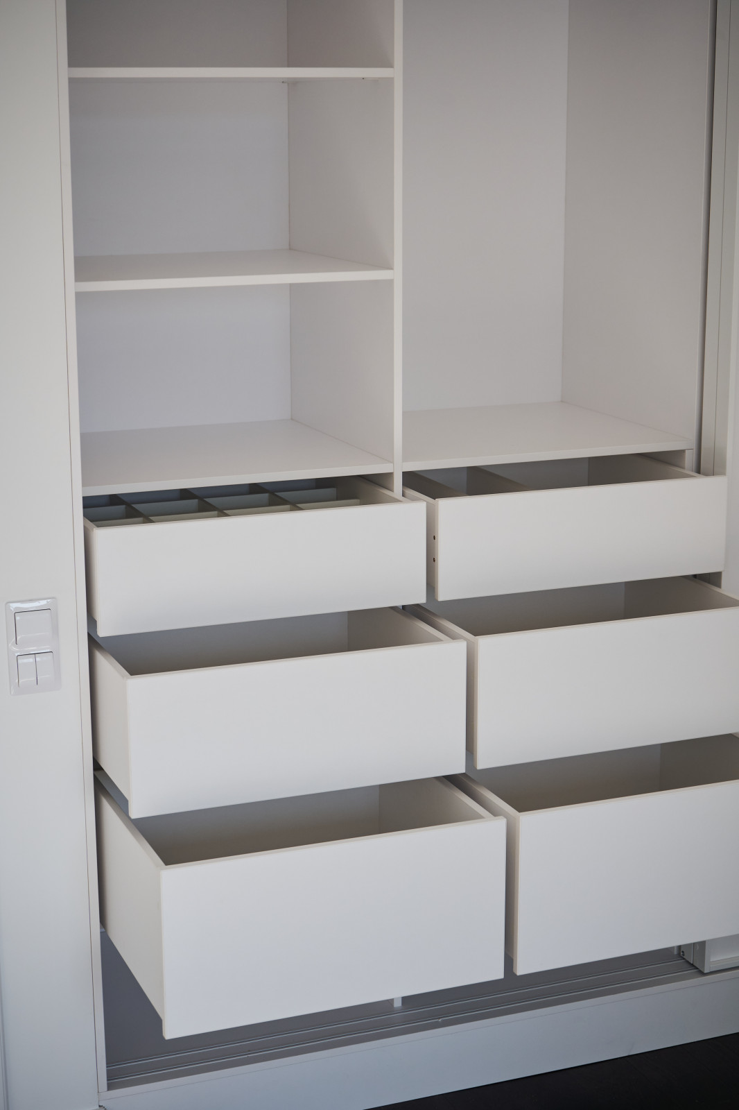 Белый шкаф-купе raumplus