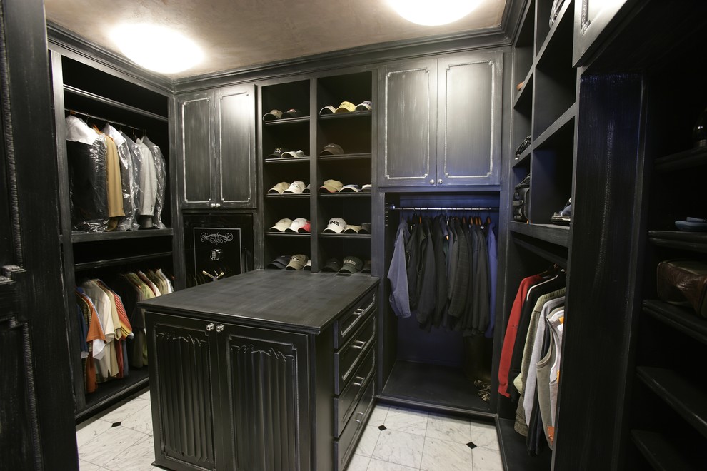 Traditional storage and wardrobe in Phoenix.