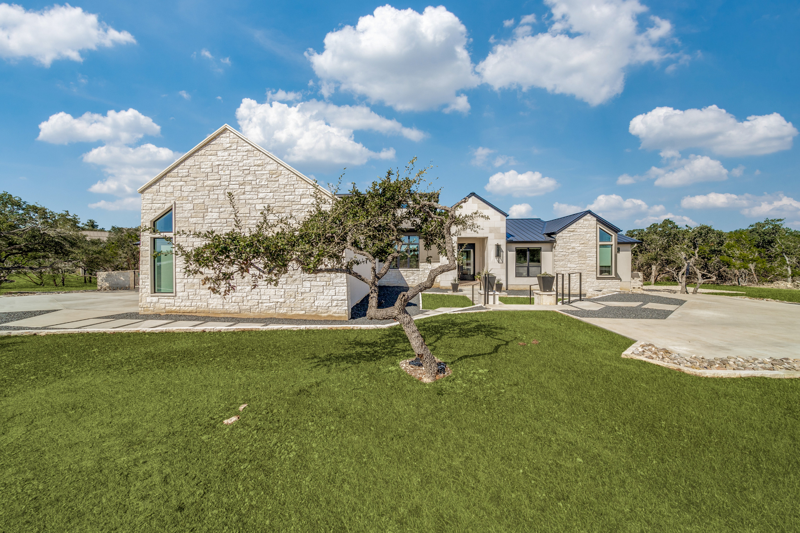 Modern european: 3,830 ft², 4 BR/3 BA/1 ST