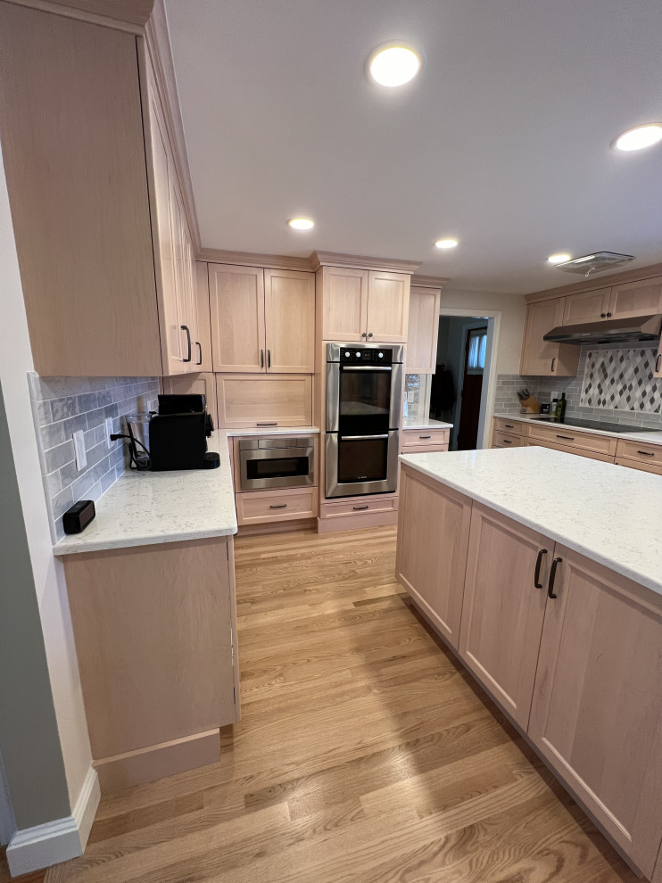6612 - Bianco Breeze: Transforming with Quartz & Maple
