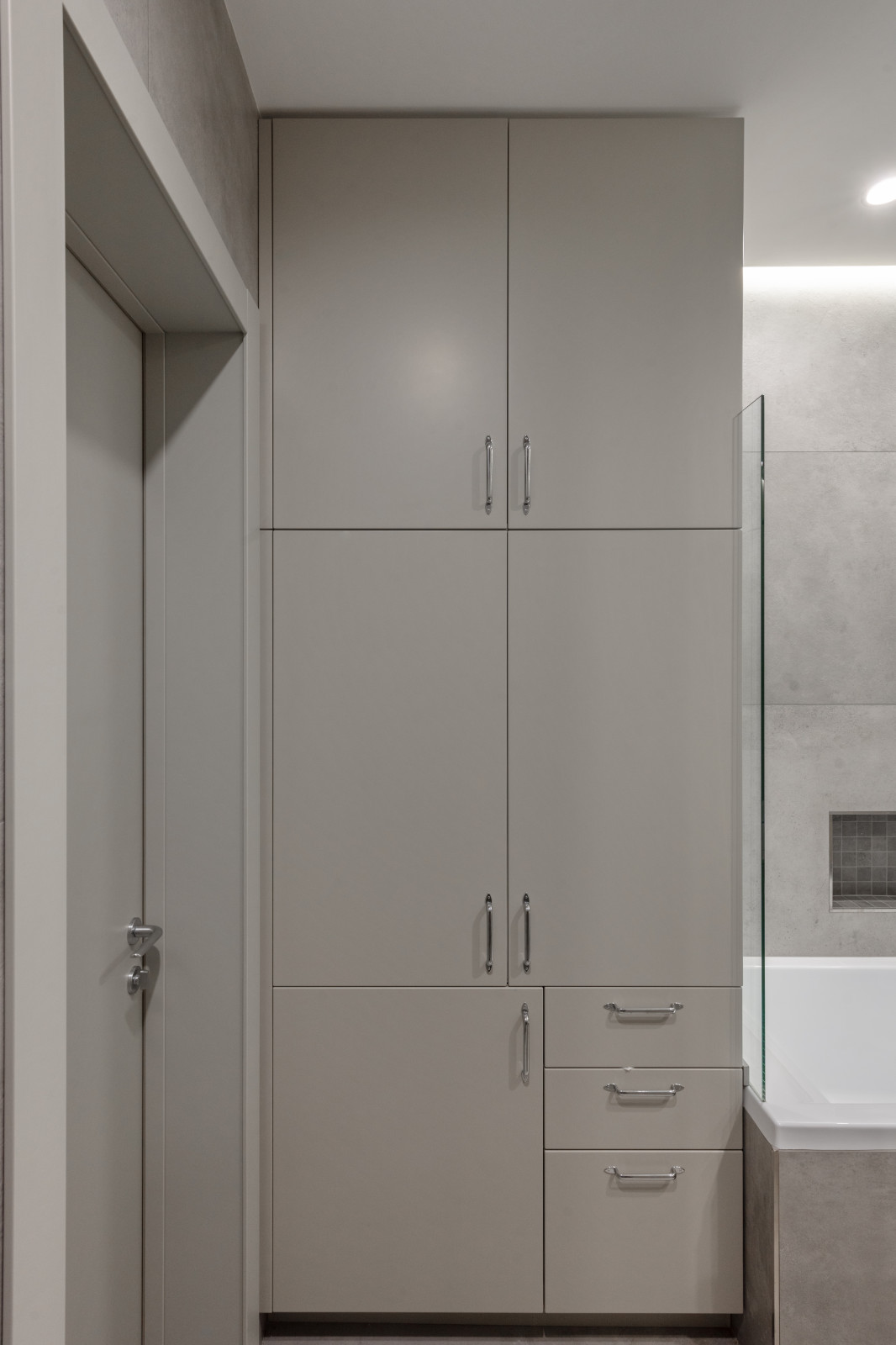 "Смокинг". Квартира на наб. Т. Шевченко