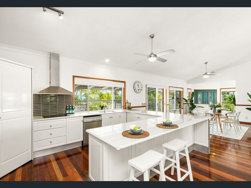 Tropical kitchen in Sunshine Coast.