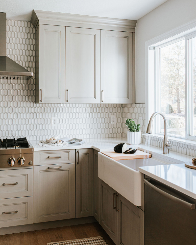 Kitchen - transitional kitchen idea in Denver