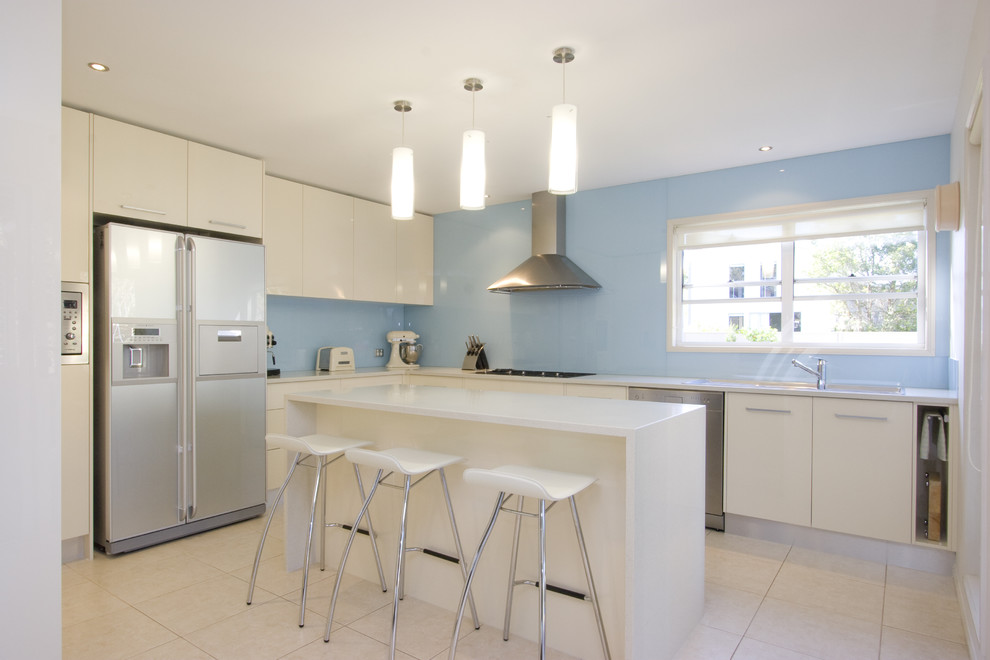 This is an example of a contemporary kitchen in Brisbane with stainless steel appliances.