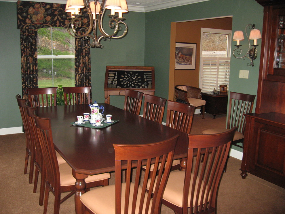 Traditional dining room in Indianapolis.