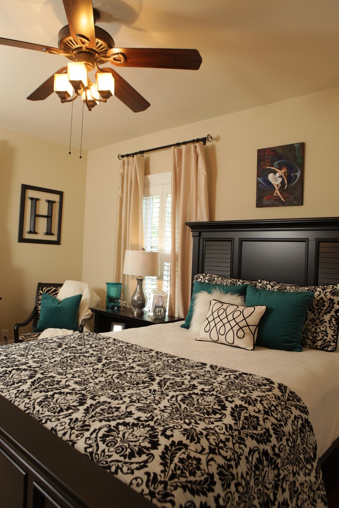 This is an example of a traditional bedroom in Wilmington.