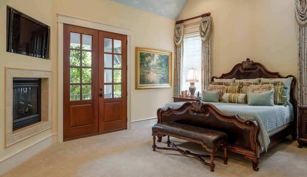 Design ideas for an arts and crafts bedroom in Raleigh.