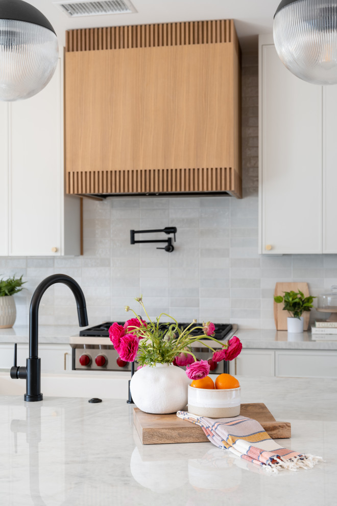 Example of a transitional kitchen design in Orange County