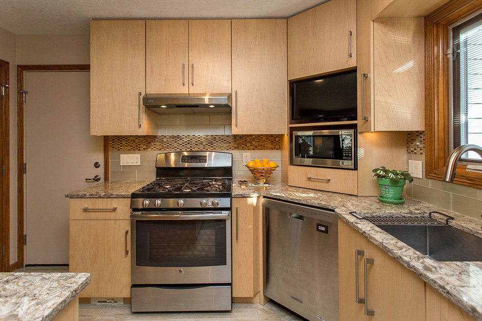 Example of a mid-sized transitional l-shaped porcelain tile open concept kitchen design with an undermount sink, flat-panel cabinets, light wood cabinets, beige backsplash, stainless steel appliances, an island, quartz countertops and porcelain backsplash
