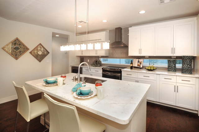 Transitional kitchen photo in Phoenix