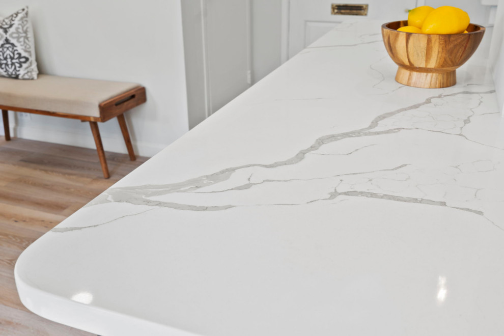 Example of a transitional kitchen design in DC Metro