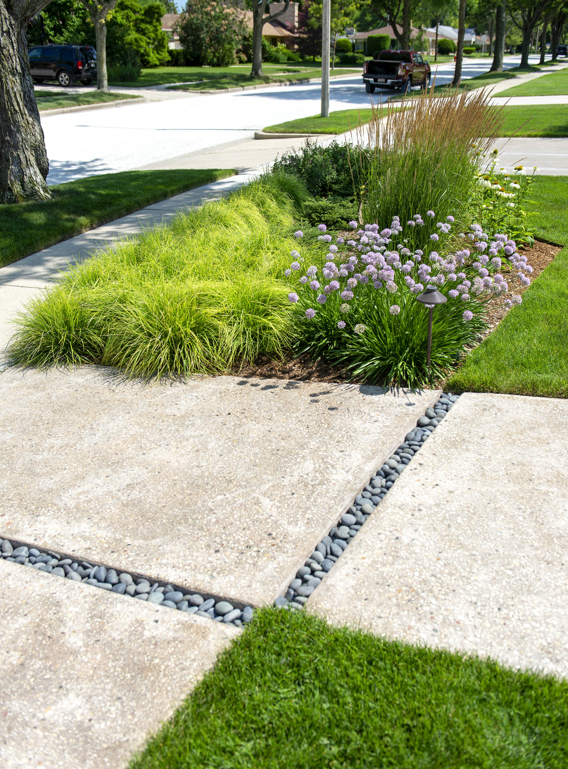 Mid-Century Front Walk - Wauwatosa