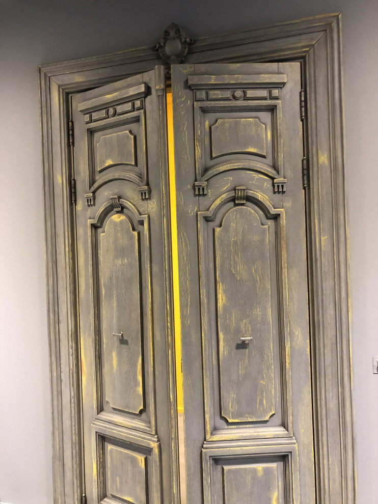 Историчсекие двери на Бронной