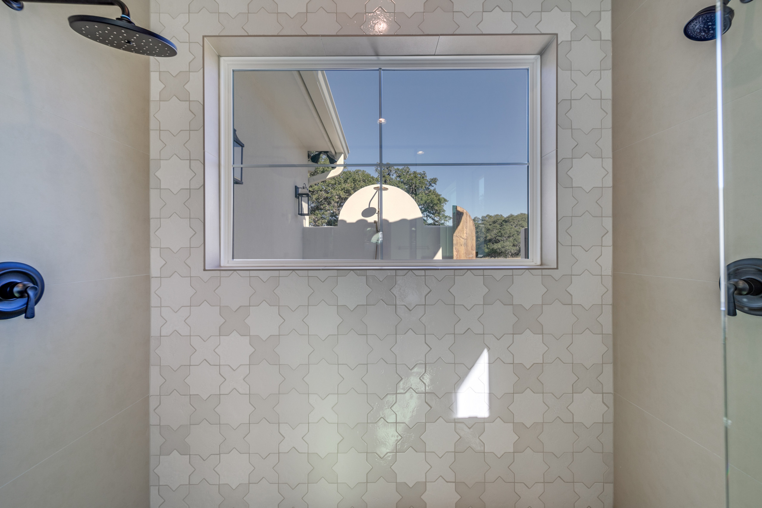 Spanish: 3,430 ft², 4 BR/3.5 BA/1 ST