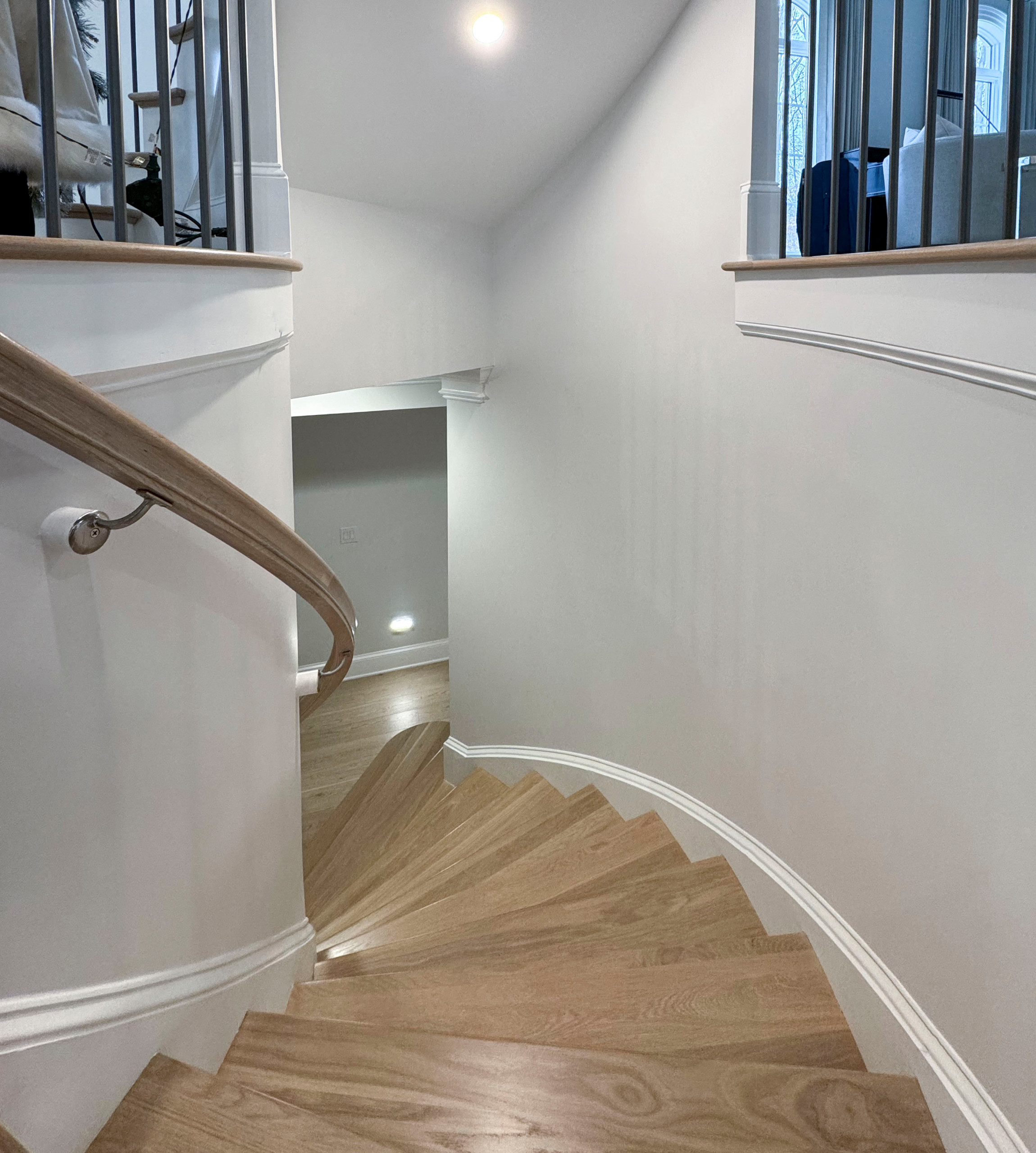 116_Elegant & Eye-catching Curved Staircase, Leesburg VA 20175