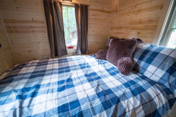Bedroom - rustic bedroom idea in Austin
